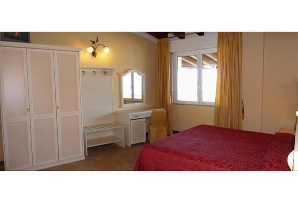 Residence Miralago Rooms & Apartments Manerba del Garda Buitenkant foto